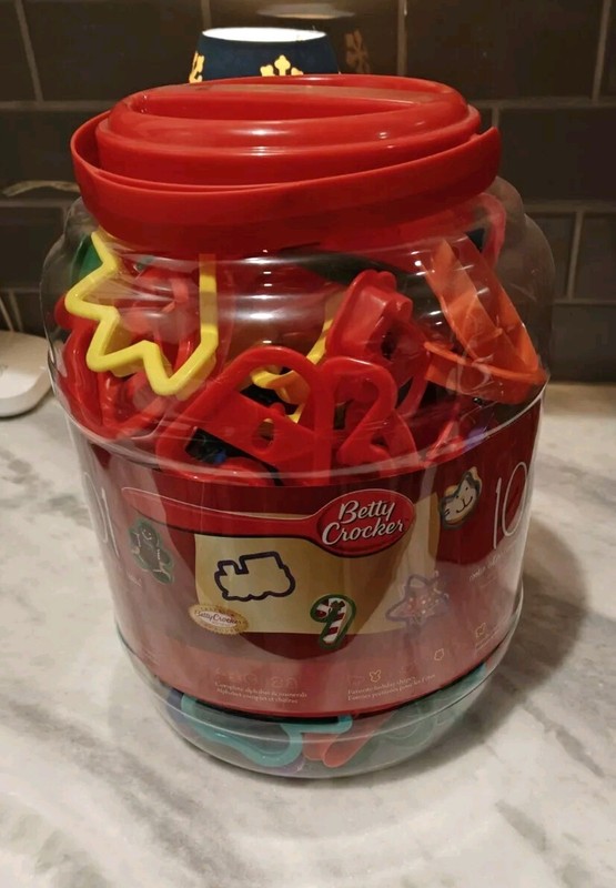 New Betty Crocker 101 Cookie Cutters, Assorted Christmas Holidays Alpha Numeric gallery