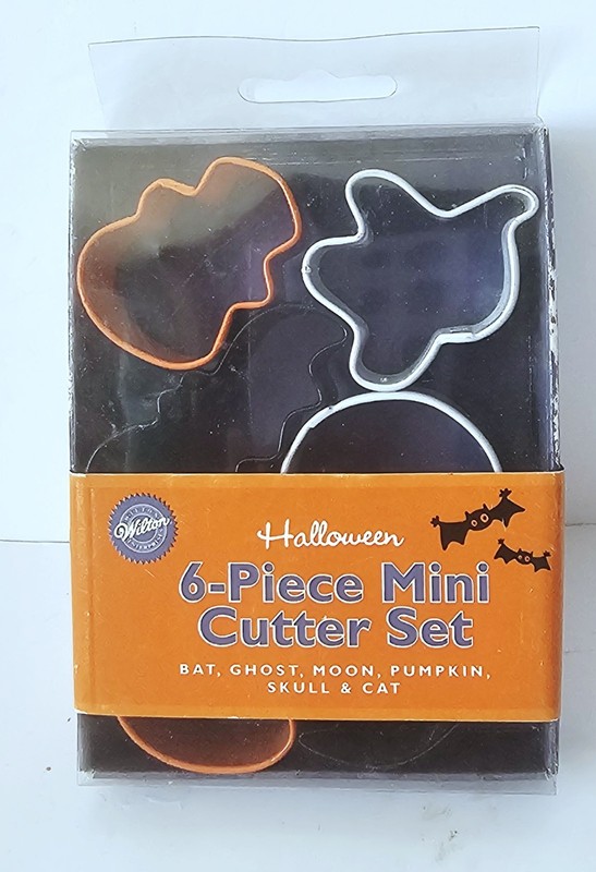 Wilton Metal Cookie Cutters – Halloween Shapes – Set Of 6