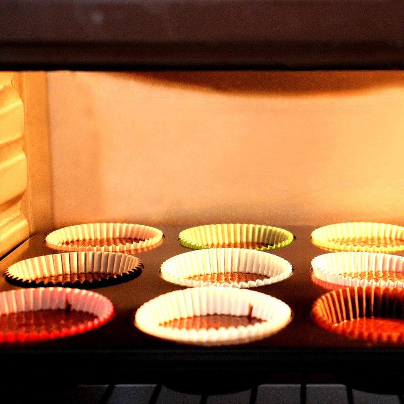 200 Pcs Standard Size Baking Cups Food-Grade Greaseproof Paper Cupcake Liners gallery