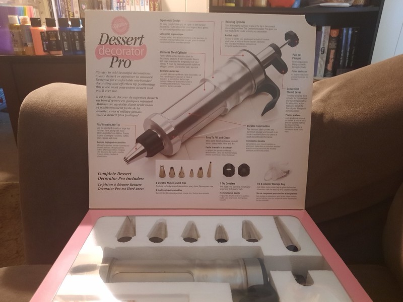 Wilton Dessert Decorator Pro Decorating Tool Set New In Box gallery