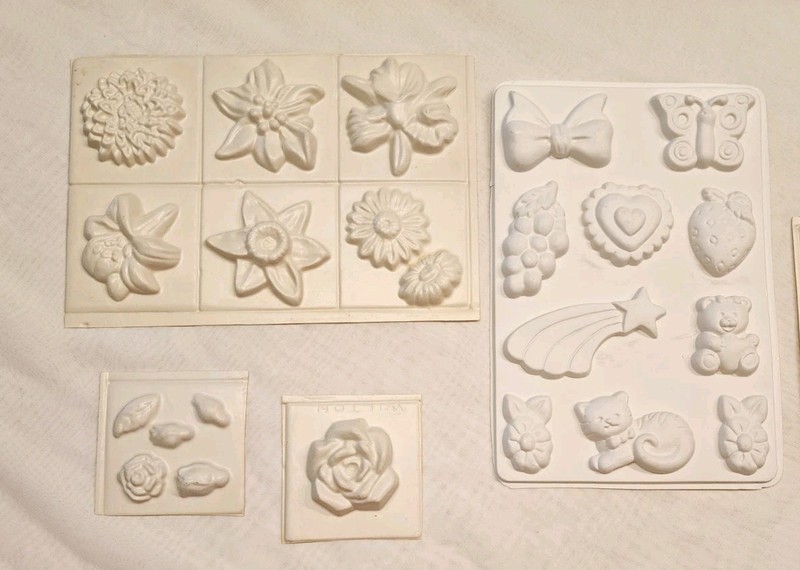 Lot of 5 White Plastic Variety of Flowers Animals & Shapes Chocolate Molds gallery