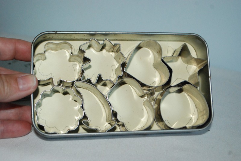 Pampered Chef Mini Metal Cookie Cutters Set of 8 Tin Seasonal Holiday Decorating gallery