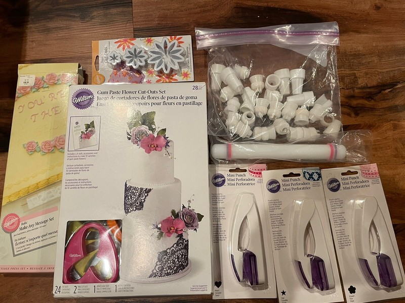 Wilton Cake Decorating Lot Gum Paste Cut Out Set Punches Fondant Punch And Mire