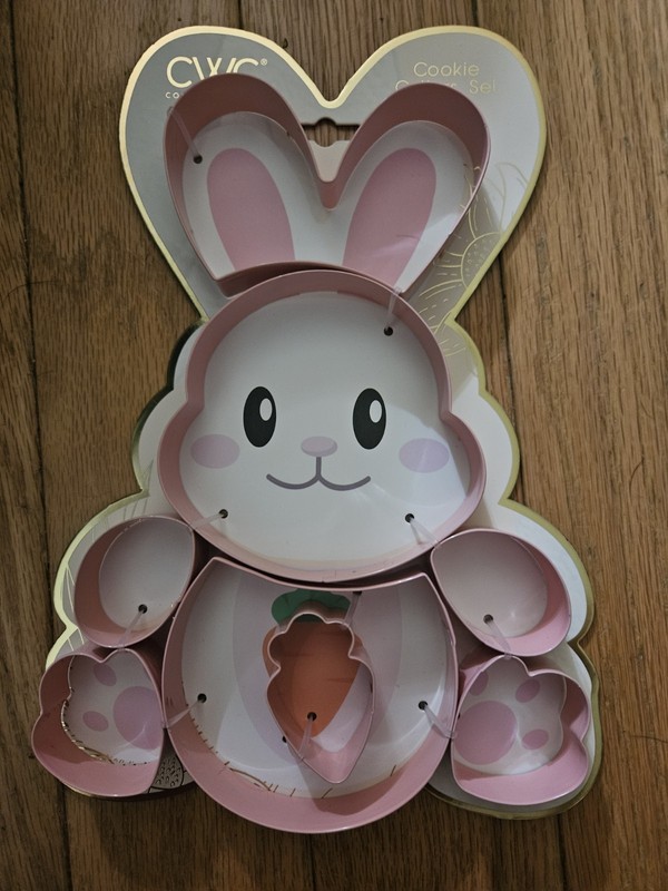 Check out this adorable CWC Cookie Cutter Set ! Make plenty of memories with Fam