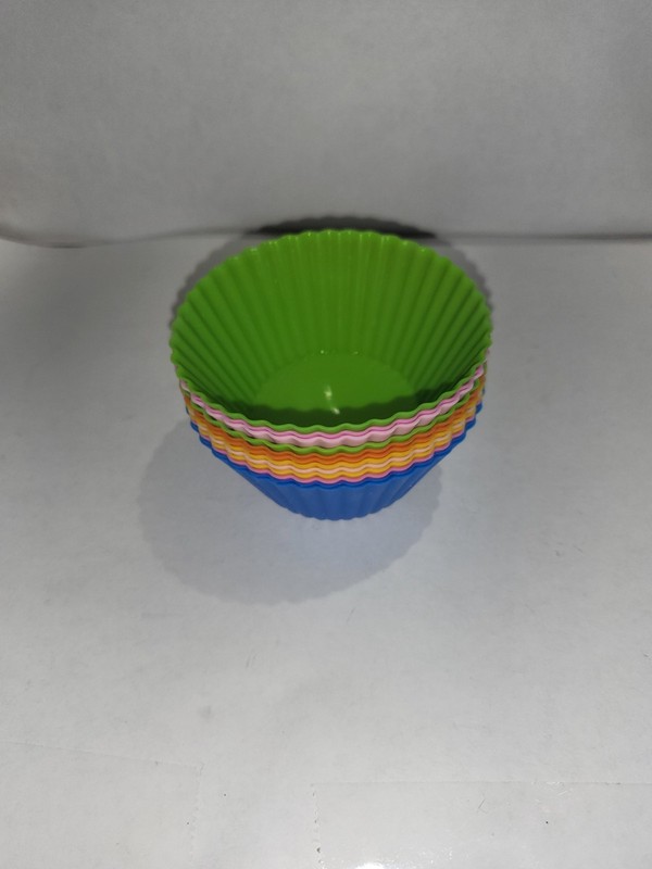 Lot Of 12 SILICONE Muffin Cupcake Cups Multi-colored Baking Cups 2.75″ X 1.5″