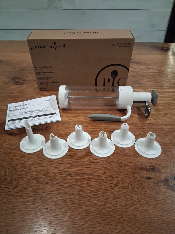 THE PAMPERED CHEF EASY ACCENT DECORATOR #100260-6 Tips