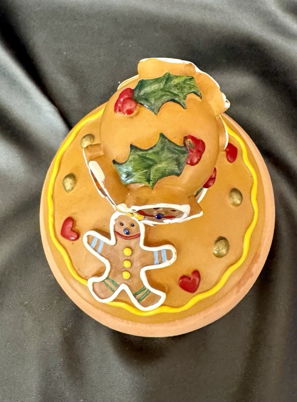 Vintage 1997 Shaker Hearth Christmas Gingerbread Man Terracotta Cookie Press gallery
