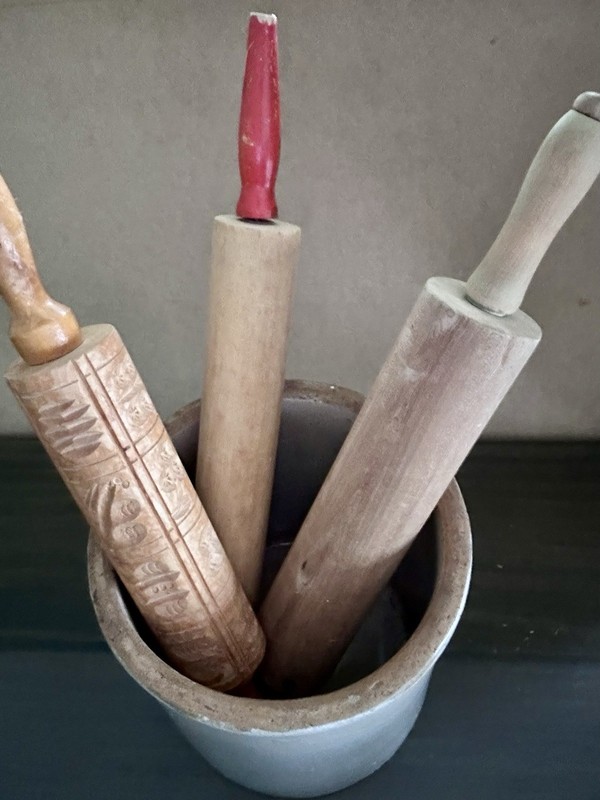 Vintage Wooden Rolling Pins Set of 3, Includes Embossed Floral Pattern Pin