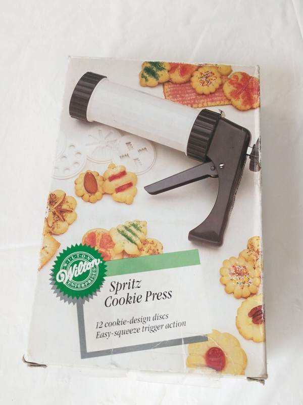 Wilton Simple Success Cookie Press 9 Pieces Spritz Cookie Hand-Press Ultra EUC gallery