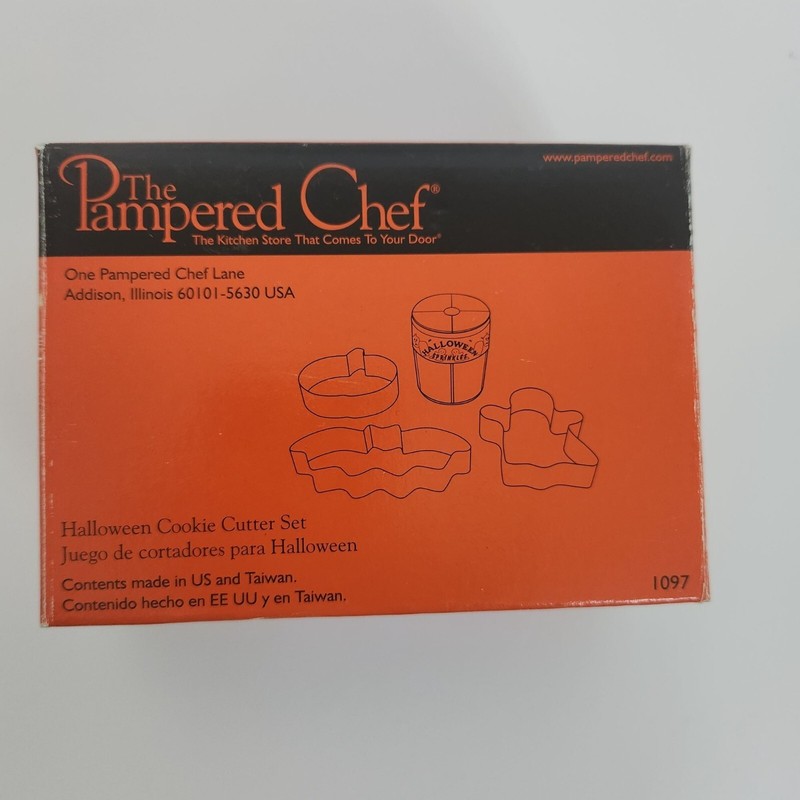 Pampered Chef Halloween Cookie Cutter Set Bat, Pumpkin, Ghost 1097