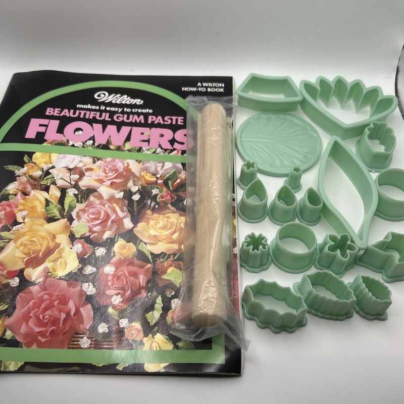 Wilton Beautiful Gum Paste Flower Making Craft Set Vintage 80’s Not complete