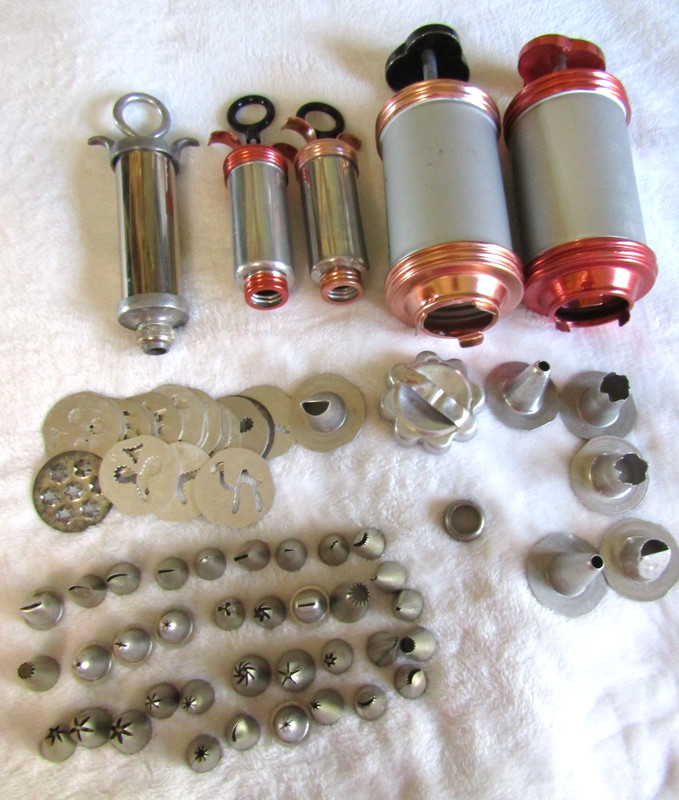 Ateco Standard Cake Decorating Piping Set Nozzle and Cookie Pastry Press Set