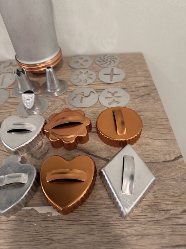Mirro Cookie Pastry Press Aluminum 12 Discs 3 Tips & 11 Cookies Cutters Vntg gallery