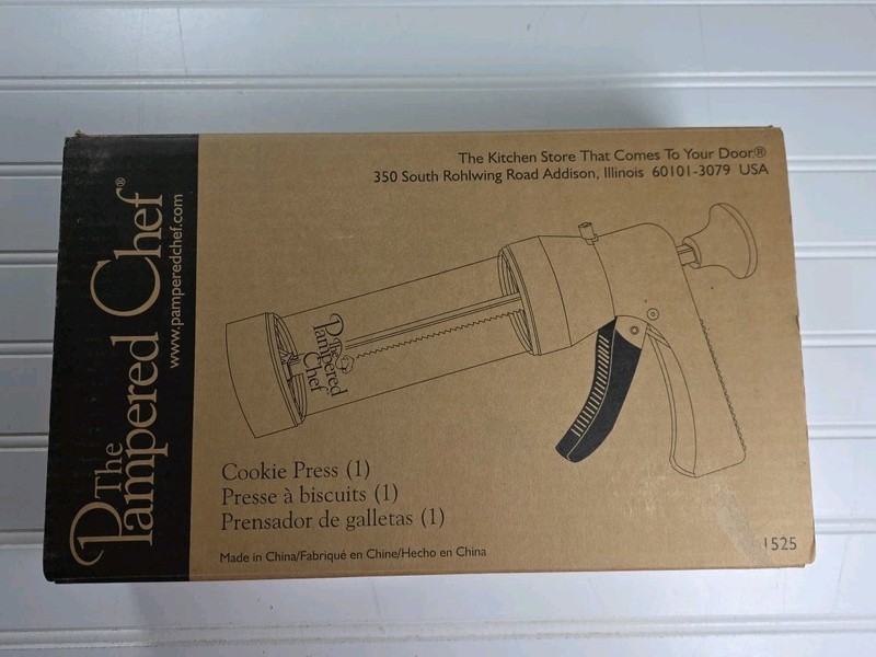 The Pampered Chef 1525 Spritz Cookie Press with 14 Discs Retired Original Box