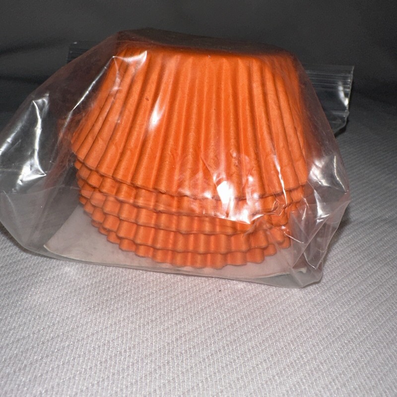 Great Quality Paper Cupcake Cake Muffin Colour Baking Cases White Colours 45gsm gallery