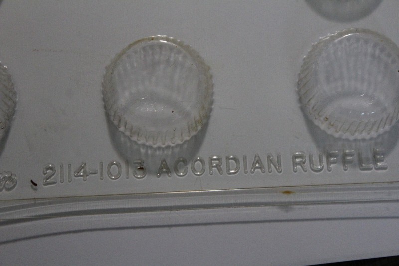 2 Lot Rare Vintage Wilton Candy Mold ACORDIAN RUFFLE, MINT DISCS 2114-1013, 1226 gallery