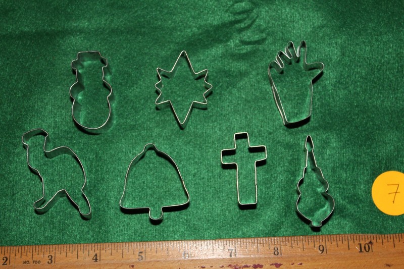 MINIATURE CHRISTMAS COOKIE CUTTERS STAINLESS STEEL SET OF 7 MADE U.S.A. #7 gallery