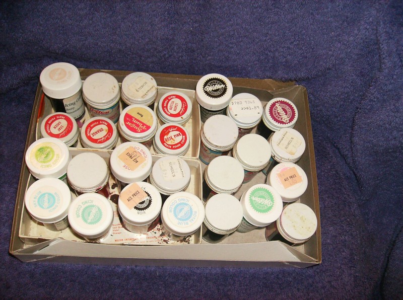27 BOTTLES WILTON ICING COLORS SOME NEVER EVER USED gallery