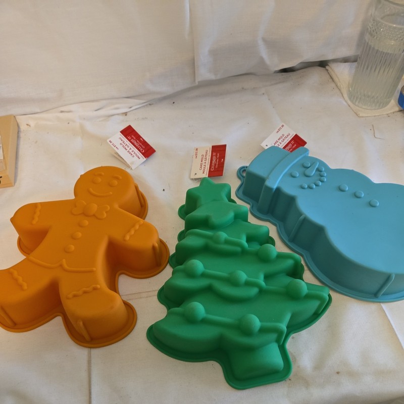 Lot of 3 Christmas 11″ long, 2″ thick snowman gingerbread man. tree molds