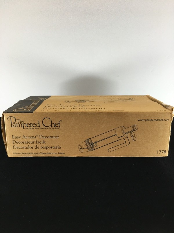 The Pampered Chef #1778 Easy Accent Decorator Cake Frosting Baking w/ Box gallery