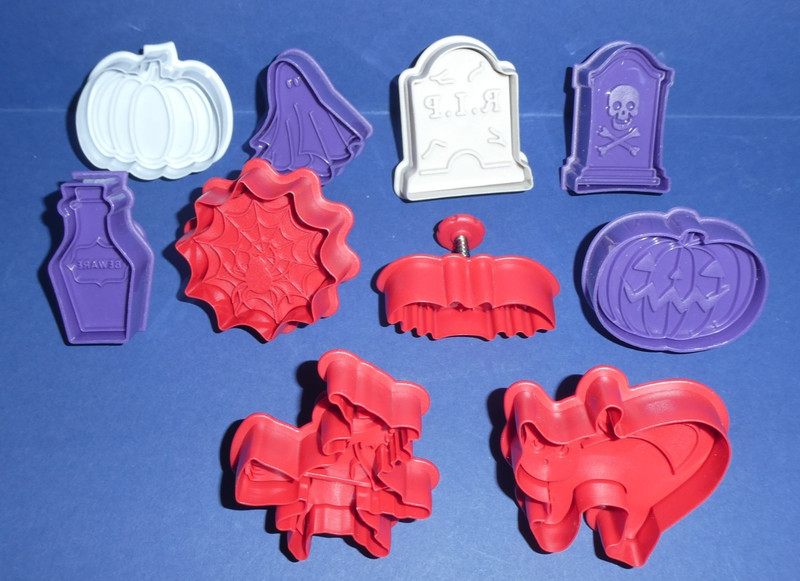 NEW, UNUSED LOT OF 10 HALLOWEEN THEME 2"-3" COOKIE STAMPS - ALL DIFFERENT DESIGN gallery