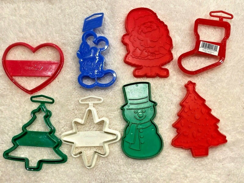 8 Wilton Hallmark Cookie Cutters Christmas Heart Mickey Mouse Star Snowman lot