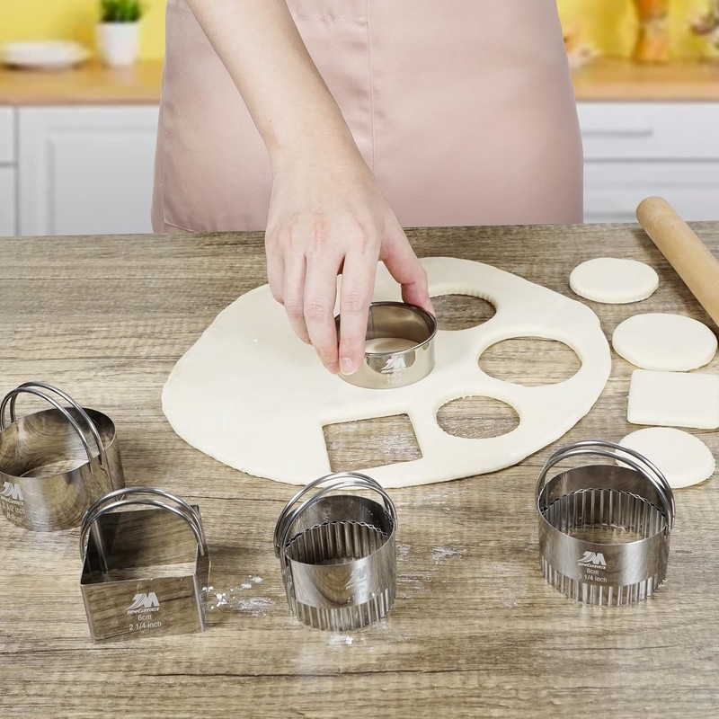 M JNGMEI 4 Pieces Stainless Steel Cookie Cutter Set Biscuit Cutter 2.25inch, ... gallery
