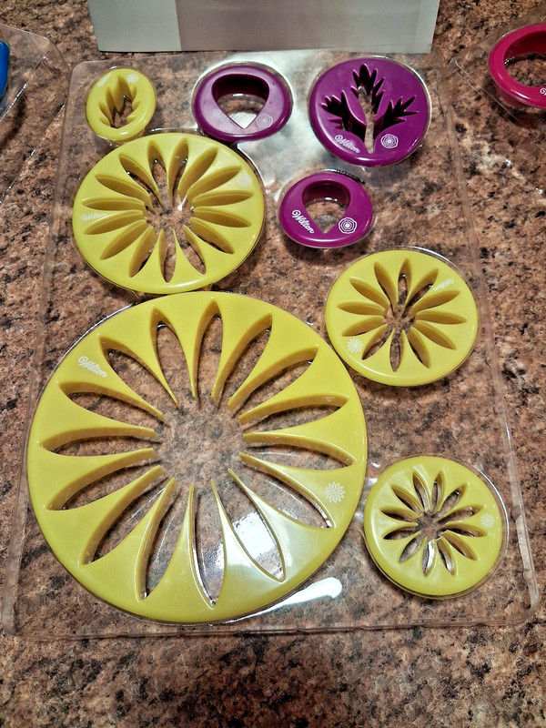 24 piece Gum Paste Flower Cut-outs Set/Instruction Booklet included by Wilton gallery