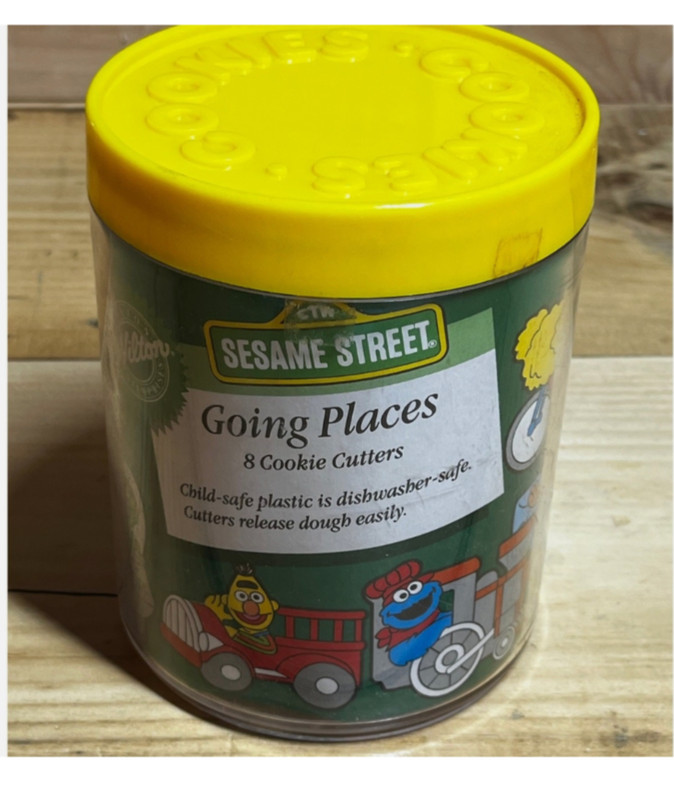 Vintage 1990 Wilton Sesame Street Going Places 8 Plastic Cookie Cutters EUC