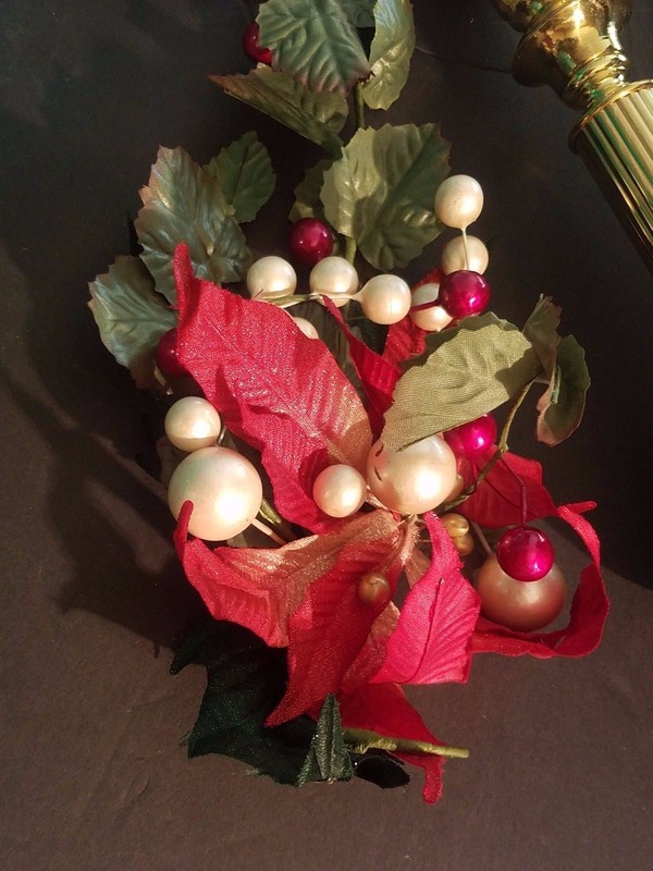 HOUSE OF LLOYD Christmas Around The World Poinsettia CANDLESTICK IN ORIGINAL BOX gallery