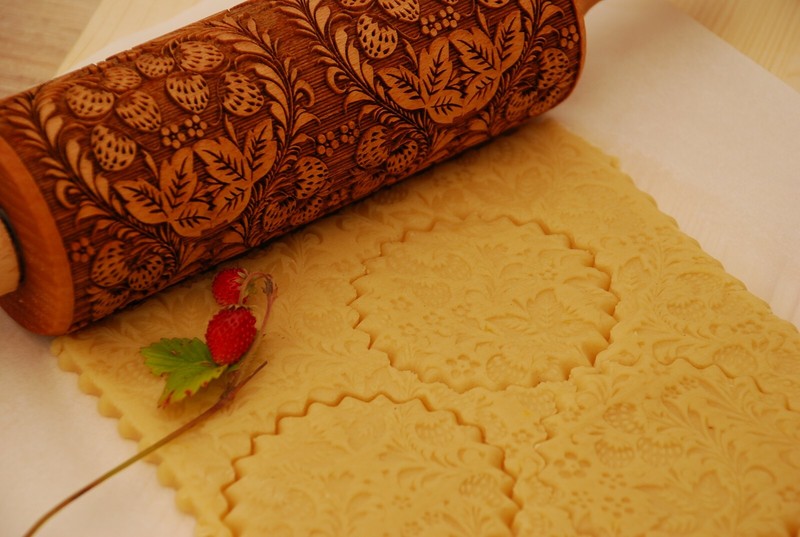 Embossed Dough Roller Rolling pin Strawberry Engraved Rolling Pin Textured Clay gallery