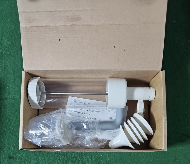 The Pampered Chef Easy Accent Decorator / #1778 / Original Box gallery