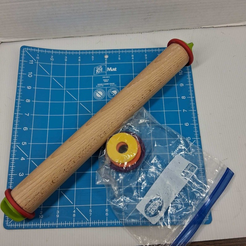 Joseph Joseph Adjustable Rolling Pin Beech Wood with Multi Color Thickness Rings gallery