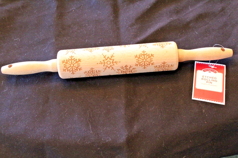 HOLIDAY TIME ETCHED ROLLING PIN WITH VARIOUS SNOWFLAKES NWT