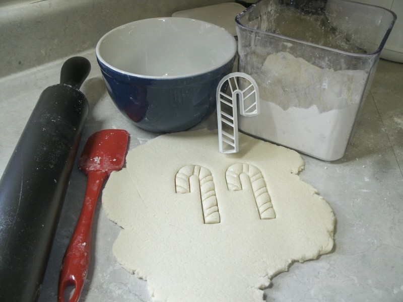 CANDY CANE CHRISTMAS BAKING TOOL SPECIAL OCCASION CAKE COOKIE CUTTER USA PR275 gallery