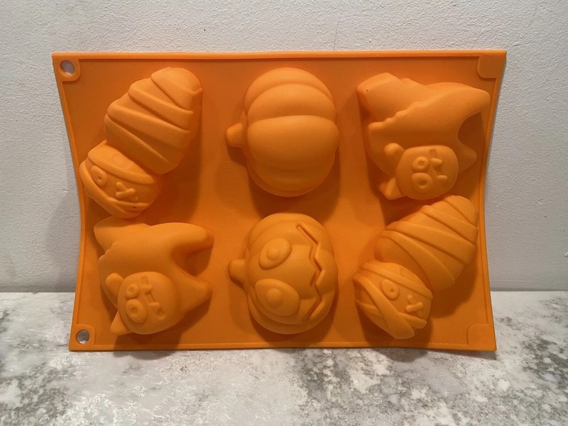 Silicone mould Hallowe’en cat mummy pumpkin TWO 6 Spots Per Mold