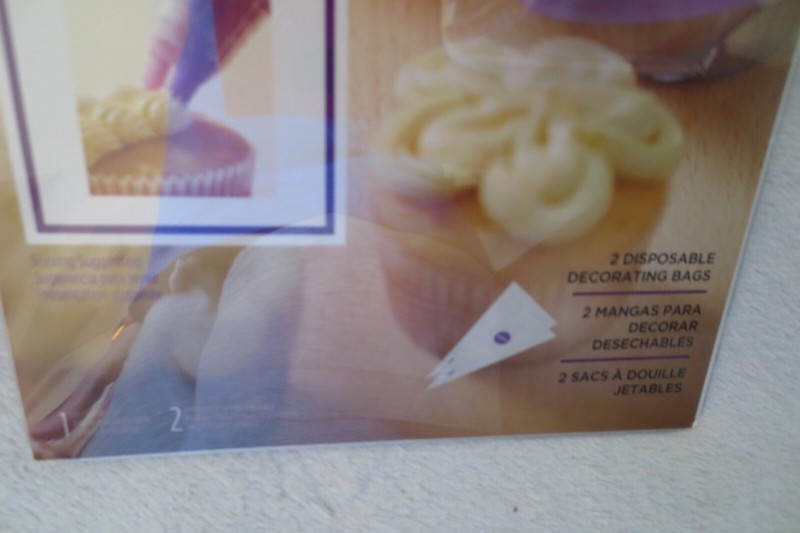 Wilton Tip 2 Duo Piping Decorating Tip pipe to Design 2 Bags Included New gallery