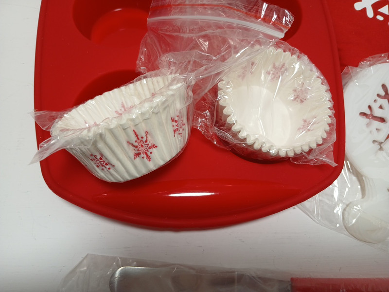 NEW Macy's Cupcake Baking Set Silicone Liners Spatula Mitt Recipe Book Retired gallery