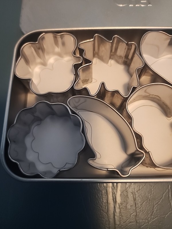 Pampered Chef 8 Mini Cookie Cutters Original Metal Box Holidays Fall Apple Heart gallery