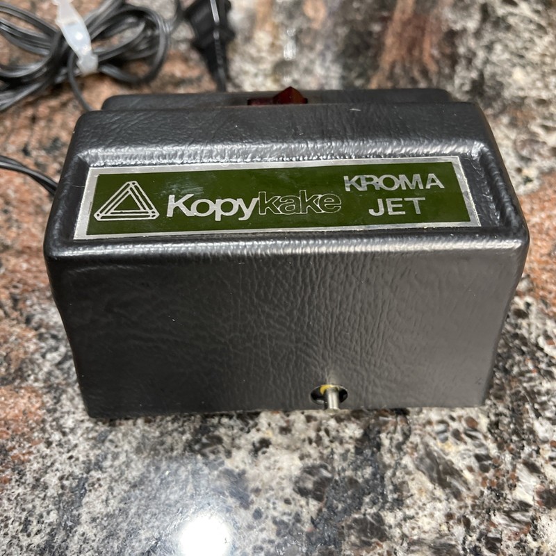 Kroma Jet A-2000 Airbrush Unit by Kopykake In Excellent Condition. gallery