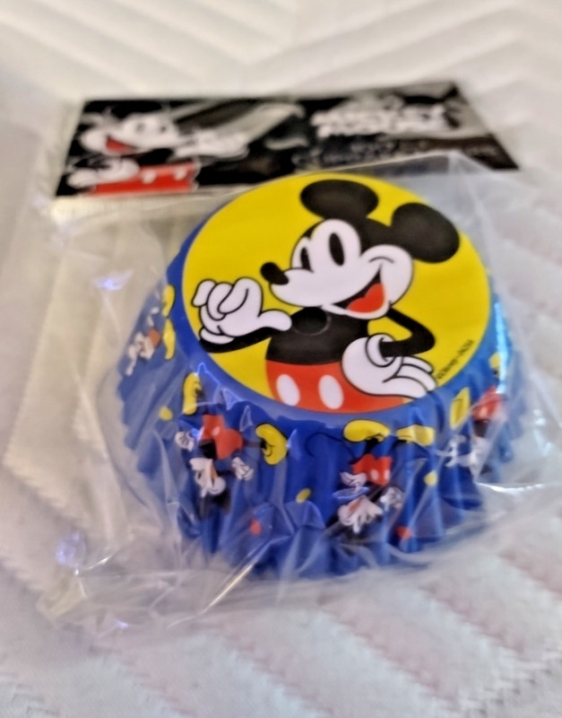 MICKEY MOUSE & MINNIE MOUSE - DISNEY CUPCAKE LINERS (2packs/100 each style) gallery