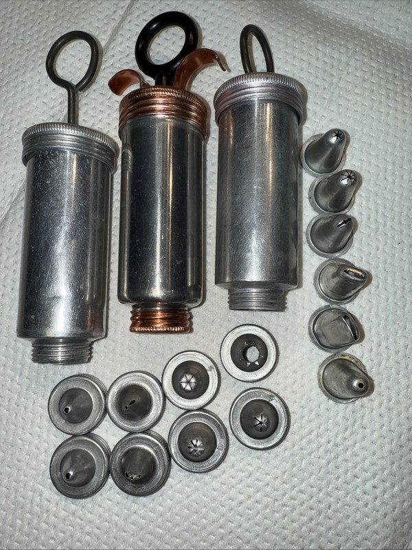 Vintage Mirro/UNK Cake Decorator Set 14 Icing tips Aluminum Press Set