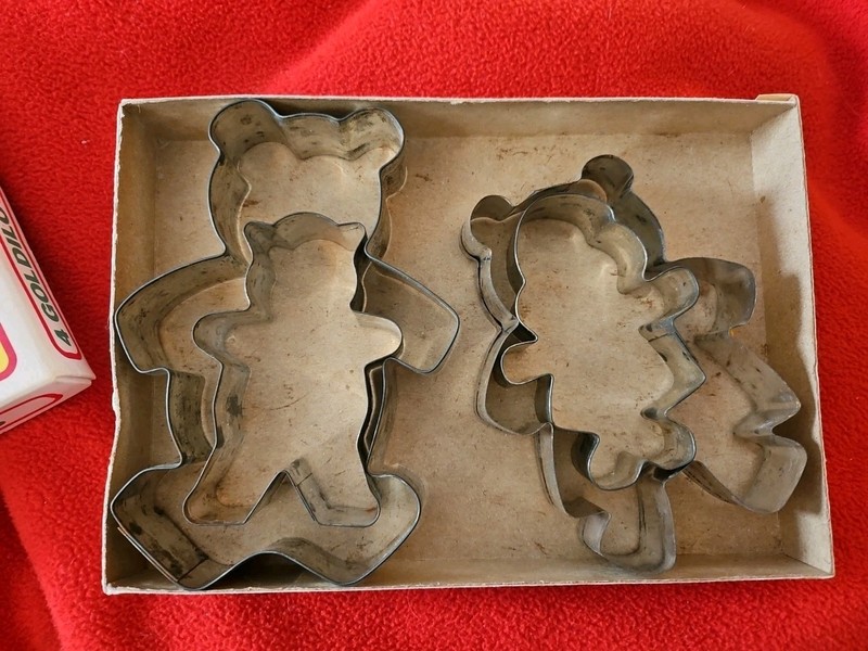 Vintage Storybook Goldilocks 3 Bears Cookie Cutters In Original Box 4 Pieces gallery