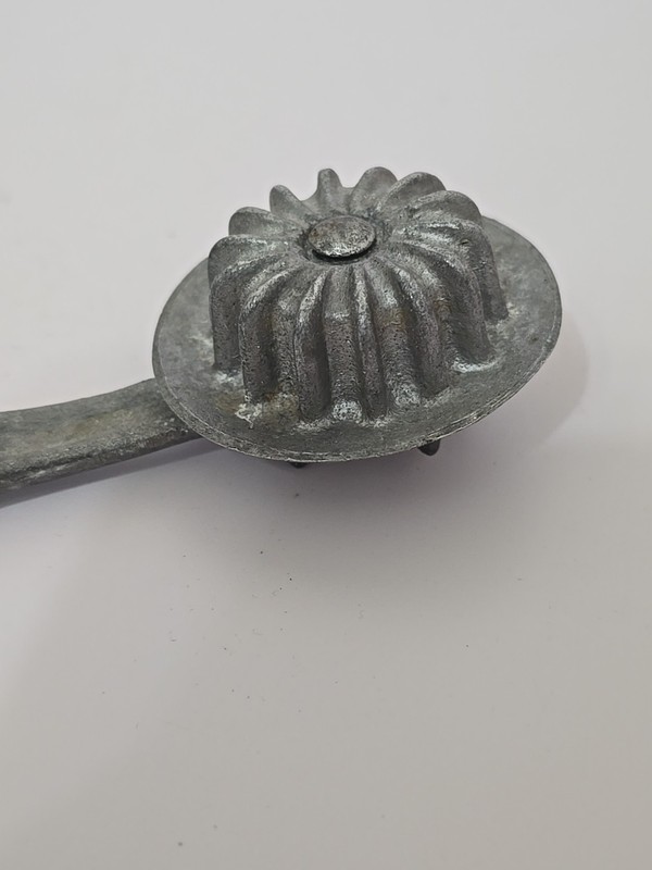 Antique Pastry Pie Crimper Cutter Wheel "PAT." gallery