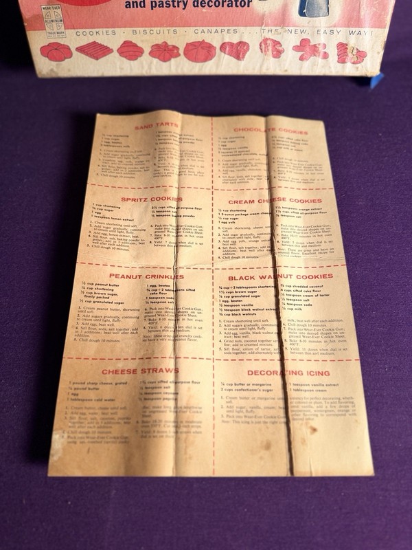 Vtg Wear-Ever Cookie Gun & Pastry Decorator 3365 COMPLETE w/ Box & Recipes gallery