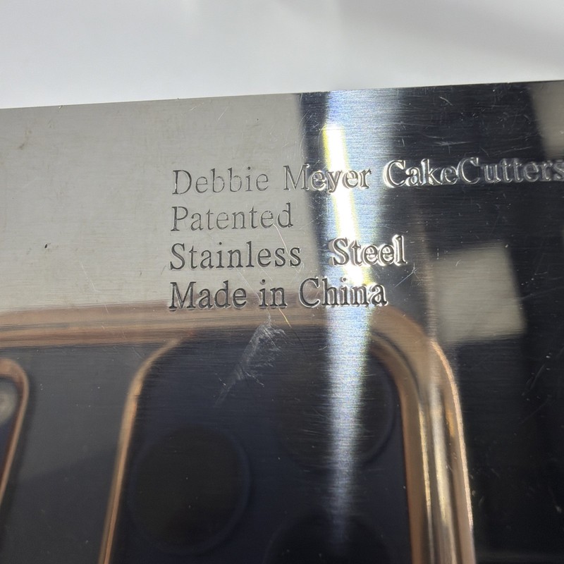 Debbie Meyer Cake Cutter Stainless Steel Set Lot of 2 Ivory gallery