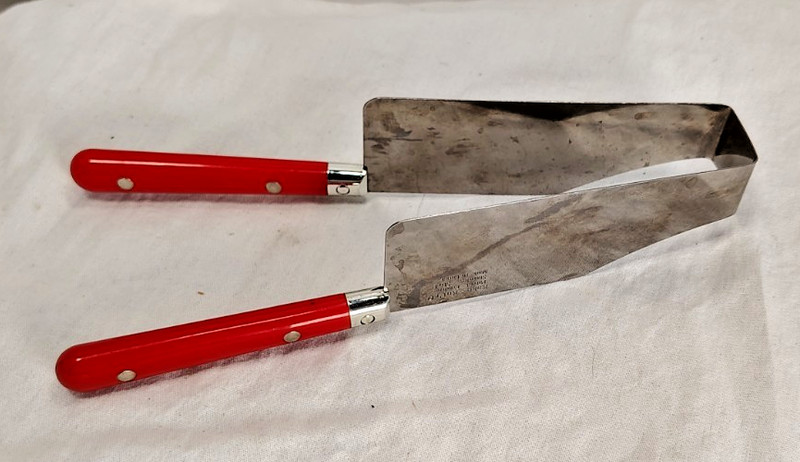 Kake Kut'r; cake perfect slice wedge cutter, red handles, stainless steel gallery