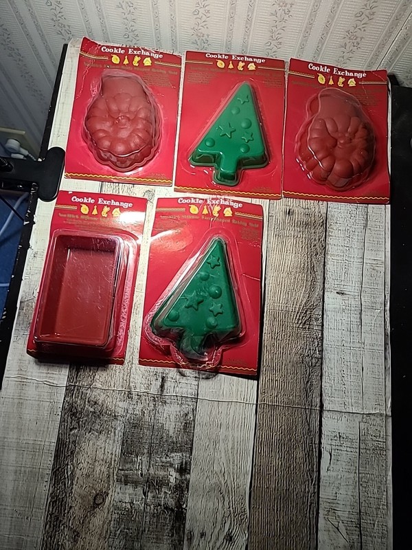 Cookie Exchange Non-Stick Silicone (2)Tree (2)Santa Shaped Molds And (1) Loaf Ba