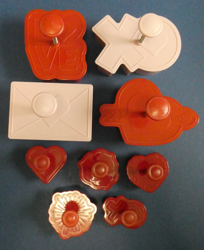 NEW, UNUSED LOT OF 9 VALENTINE’S DAY 2″-4″ COOKIE STAMPERS – DIFFERENT DESIGNS
