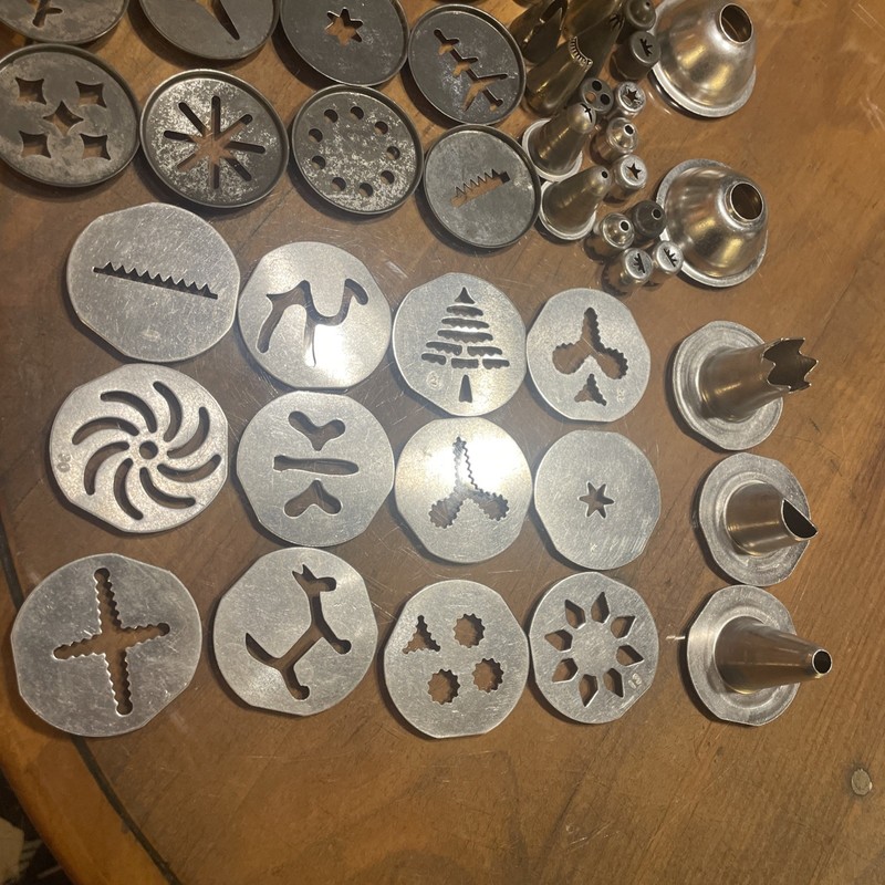 VTG Lot 48 Cookie & Cake Press Disc Decorating 15 Mirro & Set 12 -1 3/4”Discs gallery